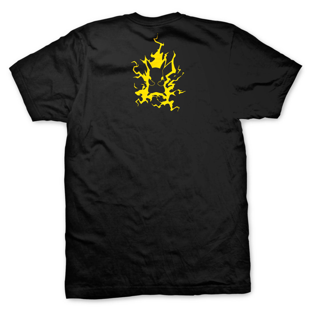 Playera negra de Pikachu de Pokémon, vista de espalda