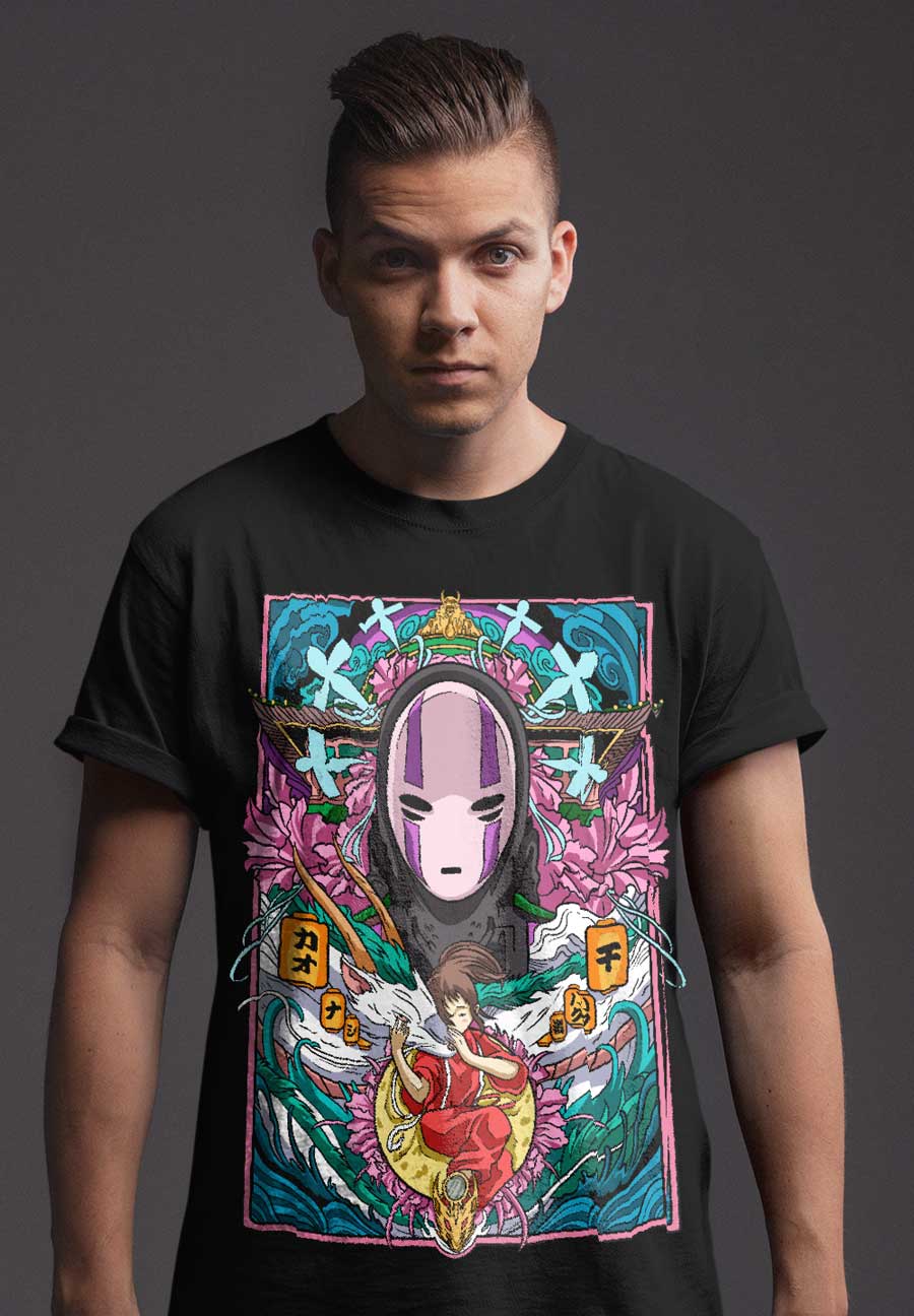 Playera negra de El viaje de Chihiro de Studio Ghibli, puesta, de frente