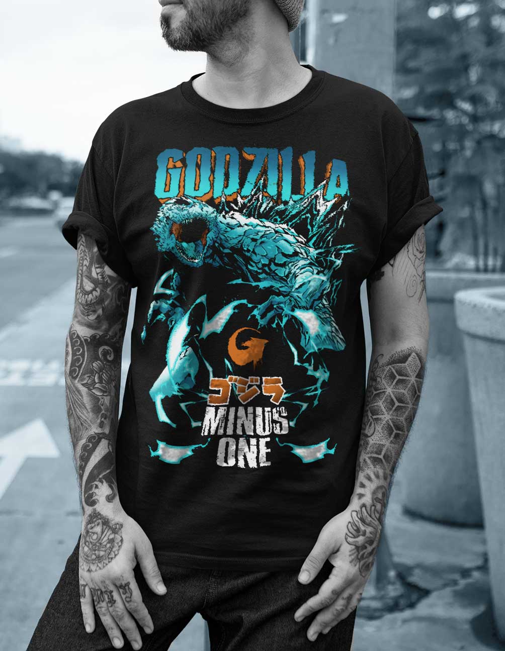 Playera negra de Godzilla Minus One, puesta