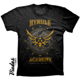 Playera negra con el emblema de Hyrule de The Legend of Zelda, puesta