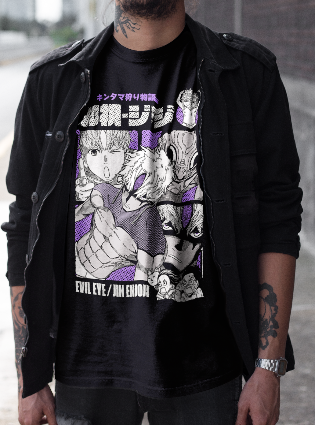 Playera negra de Jiji y el Evil Eye de Dandadan, puesta