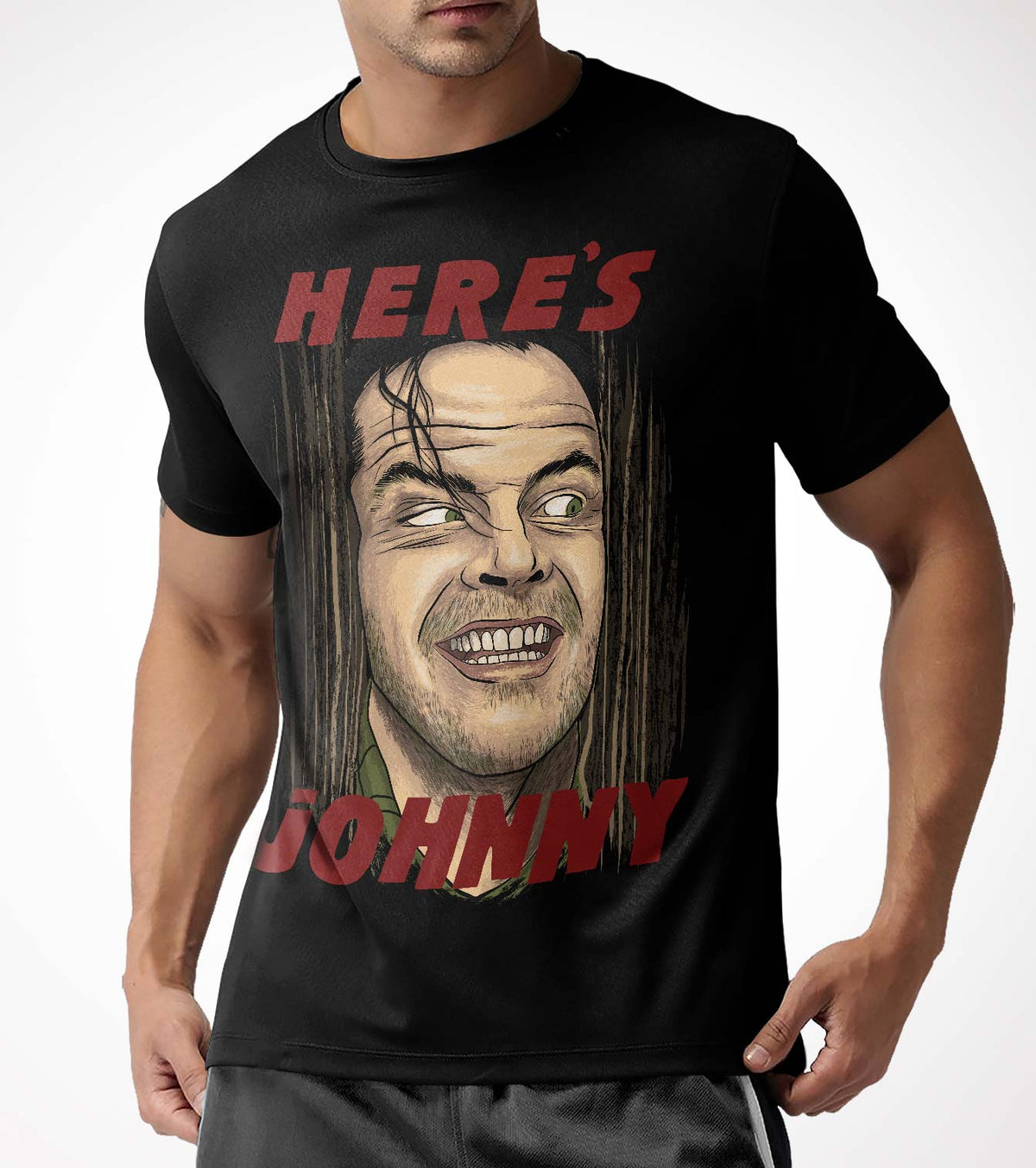 Playera negra de El resplandor con el «Here's Johnny», puesta