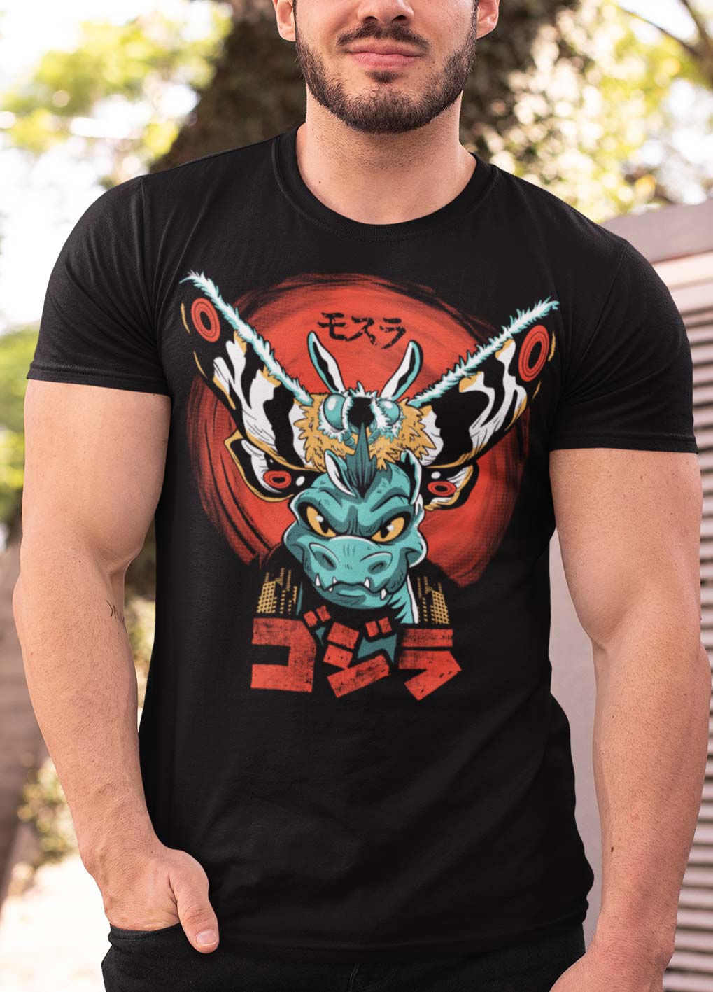 Playera gris jaspe de Mothra y Godzilla, ilustrada por Catman, puesta