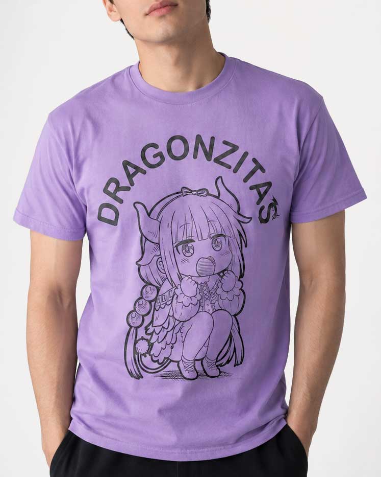 Playera lila de Hana, de la colección Dragonzitas, puesta