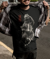 Playera negra del baile de victoria de Godzilla, puesta