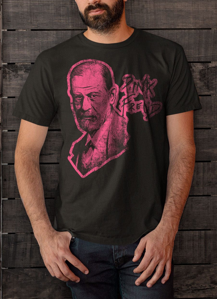 Playera negra Pink Freud con Sigmund Freud, puesta