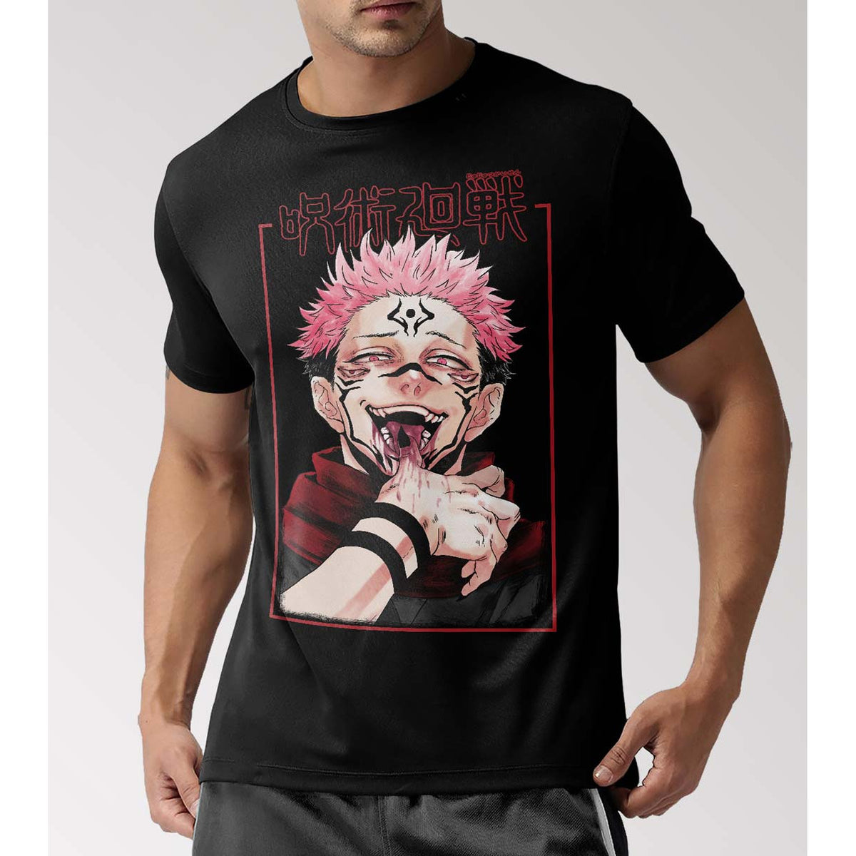 Playera negra de Ryomen Sukuna de Jujutsu Kaisen, puesta