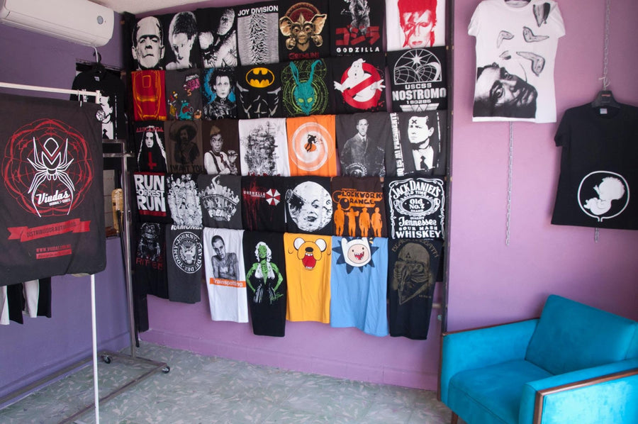 Tienda lila, el primer local de Playeras Viudas