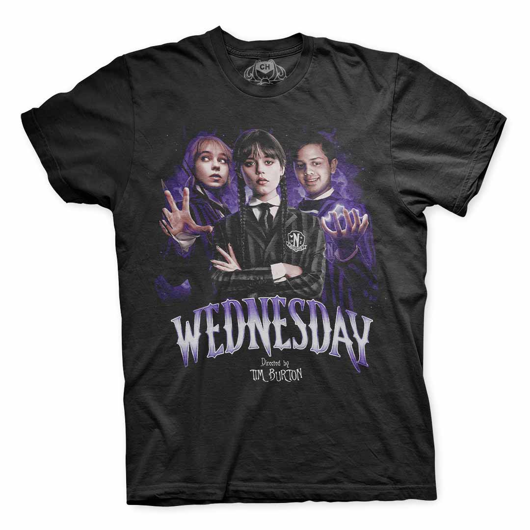 Playera negra de Merlina (Wednesday) con su hermano y su amiga